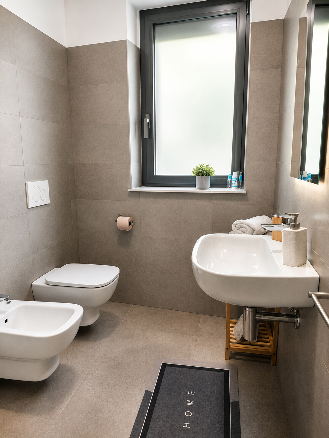 Bagno moderno con doccia